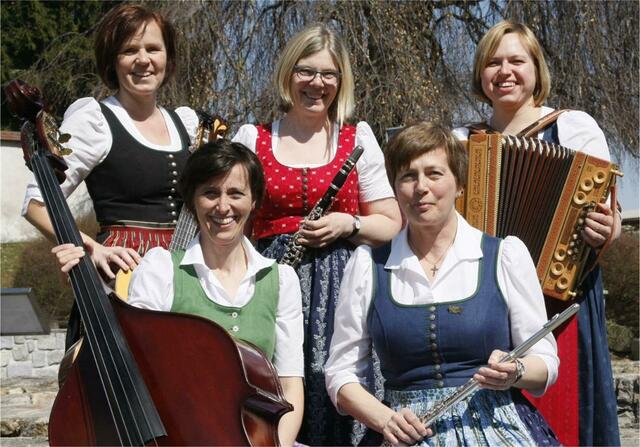Wirtshausmusi im Raffelstettnerhof gibt es wieder am Sonntag, 23. März, um 15 Uhr. Mit dabei ist diesmal die "Dorfstadtmusi".  | Foto: Dorfstadtmusi