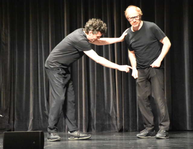 Manuel Rubey (l.) und Simon Schwarz gastierten mit ihrem Programm "Das Restaurant" im forumKLOSTER Gleisdorf. | Foto: MeinBezirk/Hofmüller