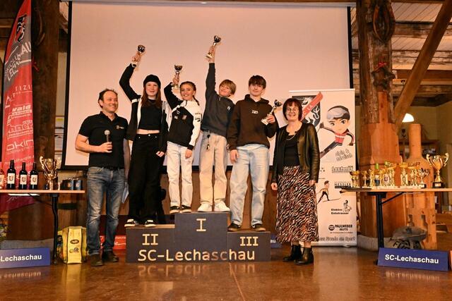 Die Siegerinnen und Sieger des Schülerskitages. | Foto: SC Lechaschau