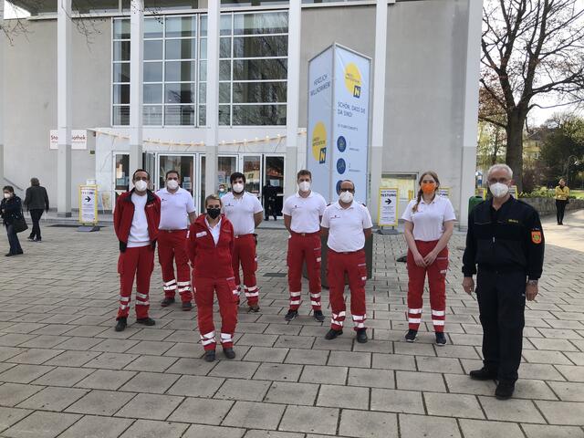 Das Rote Kreuz errichtete Teststraßen im ganzen Bezirk, während das Bundesheer bei der Grenzkontrolle unterstützte. | Foto: Seidl/ MeinBezirk