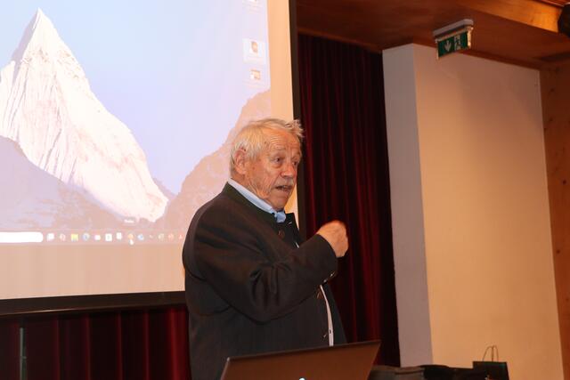 Karl Gabl, ehemaliger Leiter der ZAMG Innsbruck und "Wetterfrosch" referierte in Tösens. | Foto: Seelos