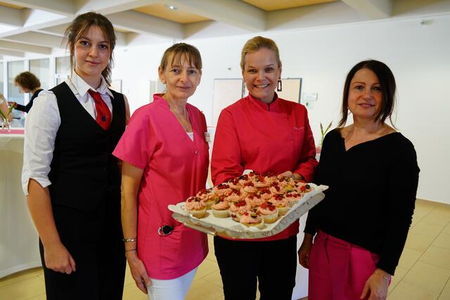 Schülerin Hannah Holicek, Renate Deimbacher, Patricia Weisz, Edith Bors | Foto: Andrea Glatzer