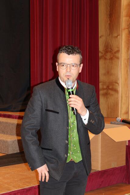 Der Jagdsachbearbeiter der BH Landeck und zugleich der Vorsitzenden der Prüfungskommission: Thomas Spiss. | Foto: Elisabeth Zangerl