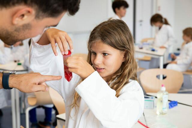 Wie kann man die DNA von Erdbeeren sichtbar machen? Mehr dazu beim Schulworkshop „Bausteine des Lebens“ am ISTA. | Foto: ISTA