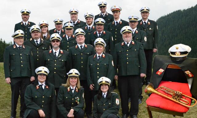 Gruppenfoto Mit Leeren Sessel | Foto: Polizeimusikverein Leoben