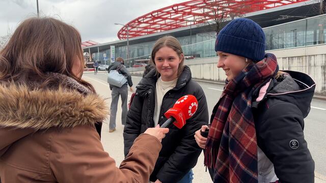 Mit dem Datum 8. März konnten die Schülerinnen Anna und Romy nicht auf Anhieb etwas anfangen. | Foto: Nadine von Parseval