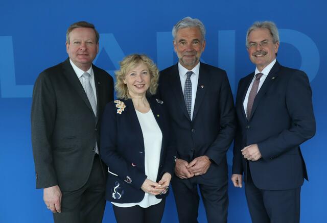 Landtagspräsident Karl Wilfing (r.), der Zweite Präsident Gottfried Waldhäusl (l.) und die Dritte Präsidentin Eva Prischl begrüßten den Südtiroler Landtagspräsidenten Arnold Schuler. | Foto: NÖ Landtag/Fuchs