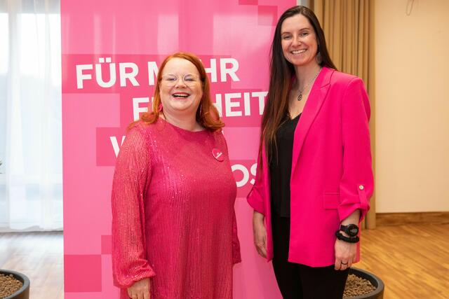 Cornelia Pfeiffer-Janisch mit ihrer Gänserndorfer NEOS-Kollegin Nicole Straub. | Foto: Günther Peroutka