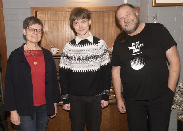 Christa Kasehs (bass/vocals), Tom Silver (piano), Hannes Kasehs (guitar, vocals)
^ | Foto: Gerhard MALY