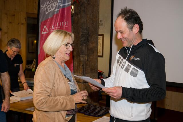 Maria Friessnegger (ehemaliges Vorstandsmitglied) erhielt die Ehrenurkunde für 50 Jahre Mitgliedschaft. | Foto: SC Lechaschau