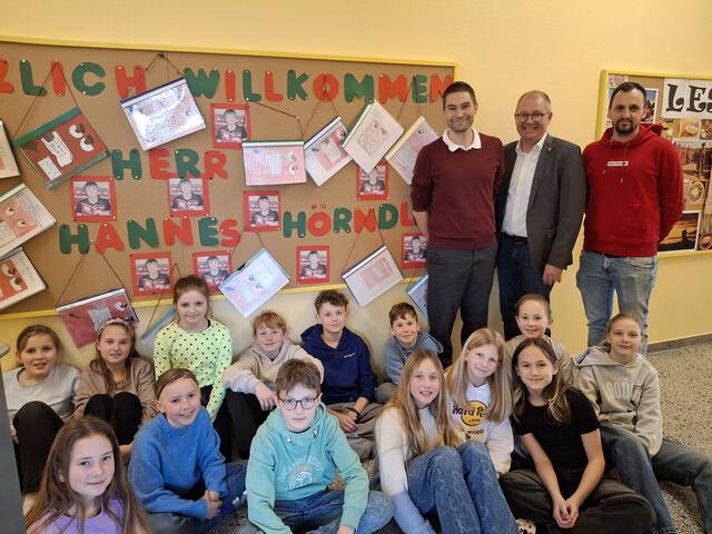Die Schülerinnen und Schüler hießen den Autoren in Voitsberg willkommen. | Foto: Mittelschule Voitsberg
