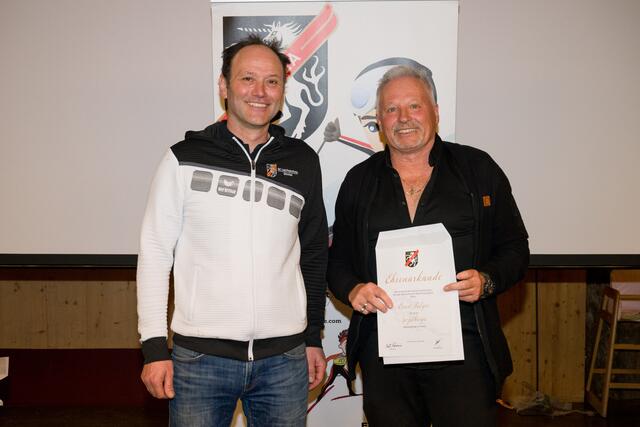 Ehrung für 40 Jahre Mitgliedschaft für den ehemaligen Obmann Ernst Falger (re.) mit Obmann Martin Hohenrainer. | Foto: SC Lechaschau