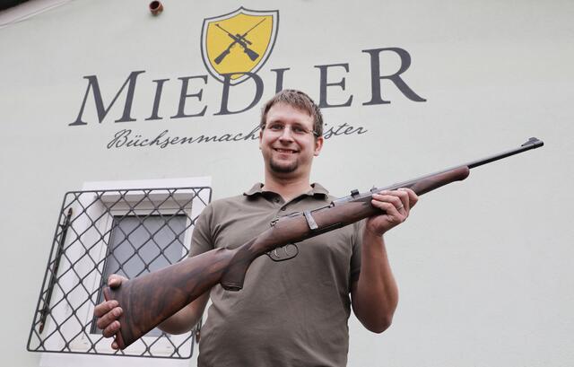 Büchsenmacher Michael Miedler verantwortet auch den Verkauf von Schusswaffen im Lagerhaus Waidhofen/Thaya | Foto: Miedler