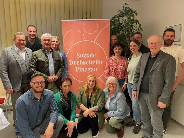 Aktuell engagieren sich 35 Helferinnen und Helfer ehrenamtlich bei der Sozialen Drehscheibe Pinzgau für die Anliegen der Pinzgauerinnen und Pinzgauer, die Pflegehilfsmittel benötigen. | Foto: SPÖ Pinzgau