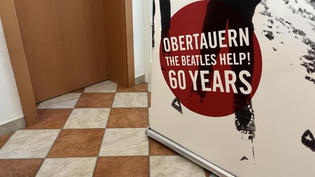 Im örtlichen Tourismusverband gibt es eine Fotoausstellung anlässlich 60 Jahre "The Beatles", „Help!“ und Obertauern.  | Foto: pjw