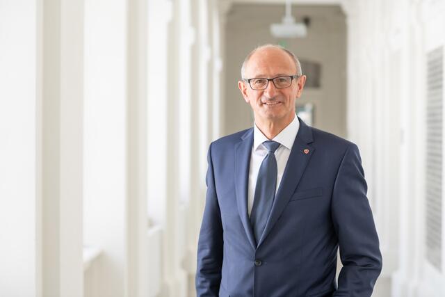 Das oberste Ziel ist es, unseren Lebensraum für die nächsten Generationen zu erhalten. Der ARGE-ALP-Preis zeichnet innovative Lösungsansätze für die Herausforderungen unseres Alpenraums aus", sagt Landeshauptmann Anton Mattle. | Foto: Land Tirol/G. Berger