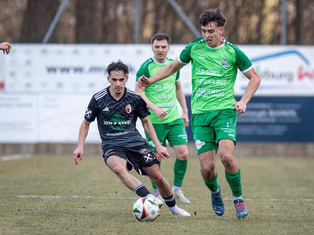 Marko Milic (rechts) UFC Hallein.
Im letzten Vorbereitungsspiel vor dem Frühjahrsstart gab es für den UFC Hallein (SL) ein 1 : 1 gegen den SV Kuchl (RLW).