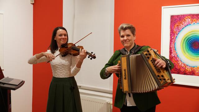 Zwei der drei "Irrwurzla" sorgten für die musikalische Unterhaltung. | Foto: Schrapf