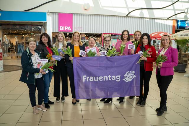 Am Weltfrauentag finden burgenlandweit Verteilaktionen statt. | Foto: SPÖ Frauen Burgenland