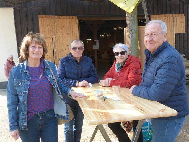 Vor- und im Pfarrhof in Lutzmannsburg versammelten sich die zahlreichen Gäste. 