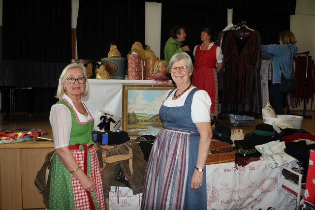 die Frauen der Goldhaubengruppe Prambachkirchen