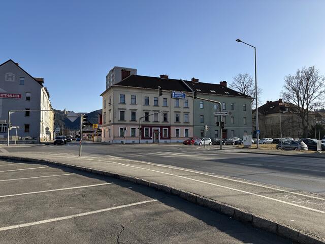 Im Kreuzungsbereich Forstinger kommt es immer wieder zu brenzligen Situationen im Straßenverkehr. | Foto: MeinBezirk