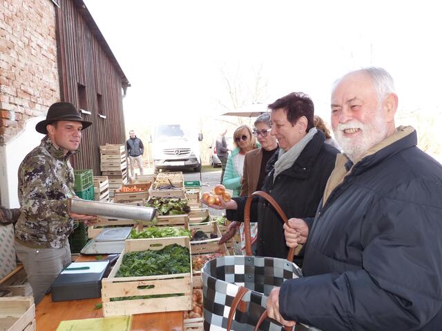 Frisches Gemüse aus St. Andrä zauberte den Besuchern ein Lächeln ins Gesicht. 