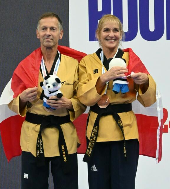 Gerhard Reinsperger mit NEO-Weltmeisterin Leni Niedermayr  | Foto: Taekwondo Kumgang Stockerau