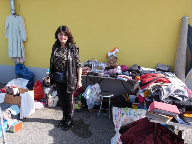 "Schaut gerne alles genau durch!", hörte man von den Verkäuferinnen vor der Veranstaltungshalle. 