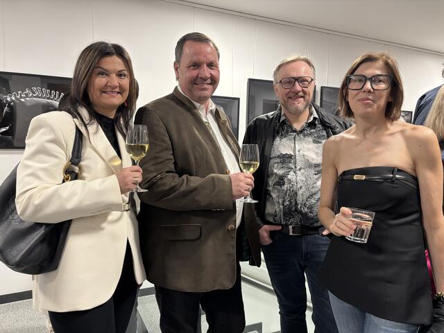 Die Familien Pieber (li.) und Stipsits als Vernissage-Gäste.