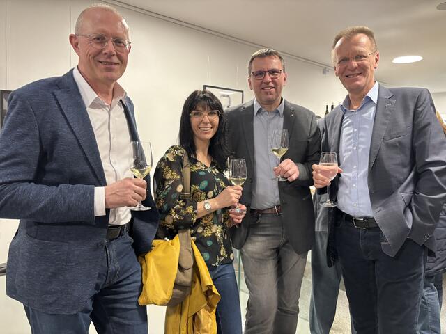 Werner Muhr, Heike Gollerits, Andreas Brückler und Franz Knor von der Volksbank nahmen an der Vernissage teil. 