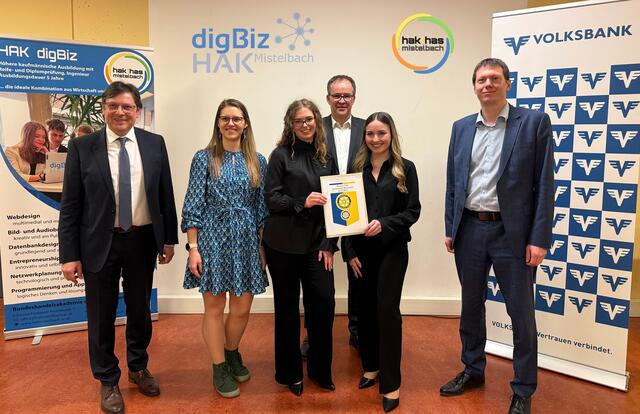 Team Apo-Supply erreicht den 2. Platz und bekommt das Preisgeld vom Rotary Club Weinviertel Marchfeld. 
Christian Rindhauser, Alexandra Grohmann, Celine Bittmann, Josef Eberhart, Anja Brüstl und Roland Ladengruber | Foto: Astrid Tröstl
