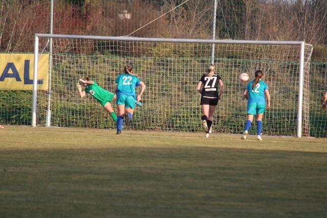Sarah Bauer verwandelte den Elfmeter zur 1:0 Führung der Wildcats. | Foto: MeinBezirk/Hofmüller