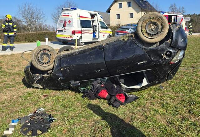 Diese Bilder entstanden nach dem Unfall. | Foto: Feuerwehr Radsberg