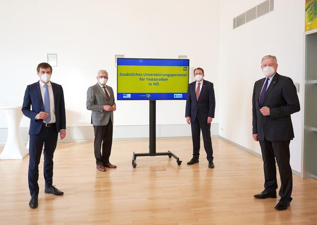 Damals: AMS NÖ-Geschäftsführer Sven Hergovich, Ö. Gemeindebund-Präsident Alfred Riedl, Vorsitzender des NÖ Städtebundes, Bürgermeister Matthias Stadler und Landesrat Martin Eichtinger. | Foto: NLK Pfeiffer