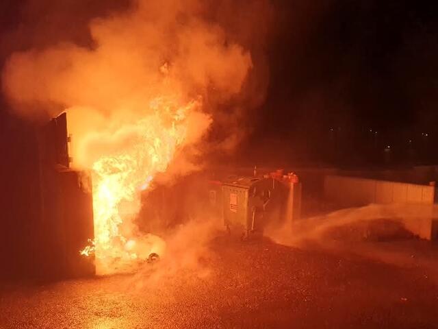 Ein Müllcontainer brannte. | Foto: FF Oberzeiring, FF Fohnsdorf