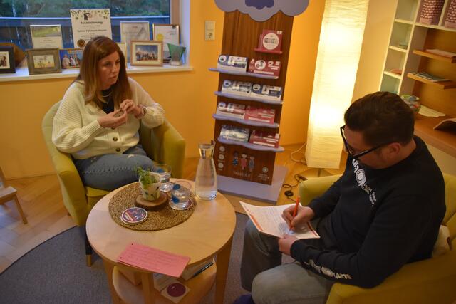 Tabuthema "Sex im Alter": Sexualberaterin Sabine Fallmann-Hauser aus Lunz am See gibt Redakteur Roland Mayr im Interview Auskunft. | Foto: Renate Schöbella