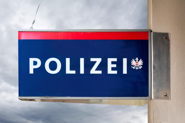 Derzeit unbekannte Täter sind in eine Lagerhalle in Wolfsberg eingebrochen. (Symbolfoto) | Foto: stock.adobe.com/at/EKH-Pictures