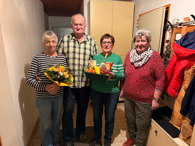 Jubilar Ernst Groß im Kreise der Gratulantinnen | Foto: NÖ Senioren