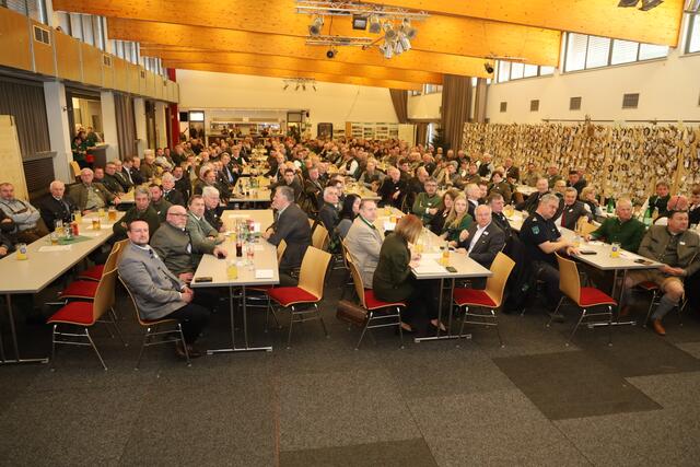 Die Halle in Leitersdorf war bis auf den letzten Platz gefüllt. | Foto: Johann Schleich