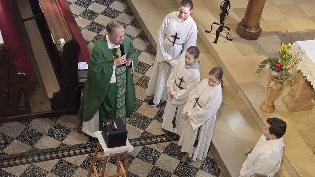 Der Geistliche aus dem Kleinen Erlauftal, Pfarrer Franz Lagler aus Steinakirchen am Forst, bietet den Gläubigen während der Fastenzeit seelischen Beistand. | Foto: Franz Zeitlhofer