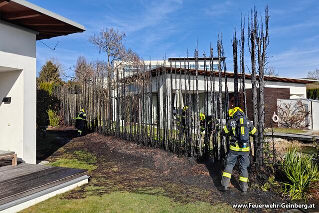 Durch das beherzte Eingreifen der Resortmitarbeiter konnte der Brand in Schach gehalten werden. | Foto: FF Geinberg