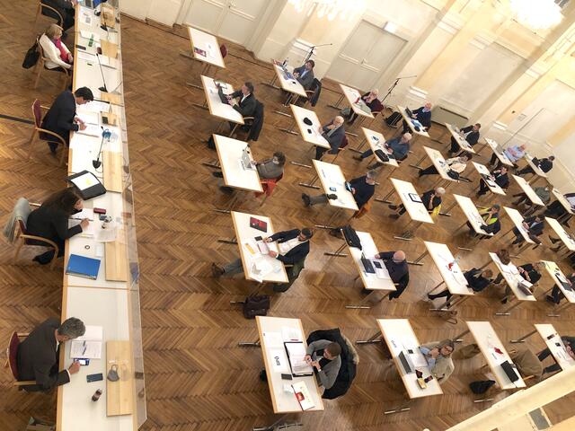 So manche konstituierende Gemeinderatssitzung fand 2020 unter  verschärften Bedingungen statt. | Foto: Sandra Schütz / MeinBezirk