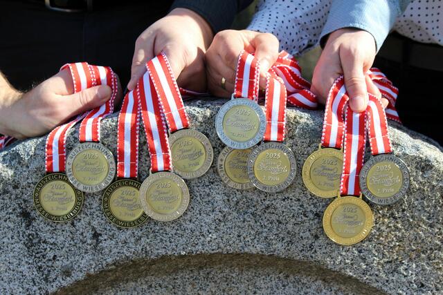Elf Medaillen konnte die Brennerei Hauder ergattern. | Foto: Gruber