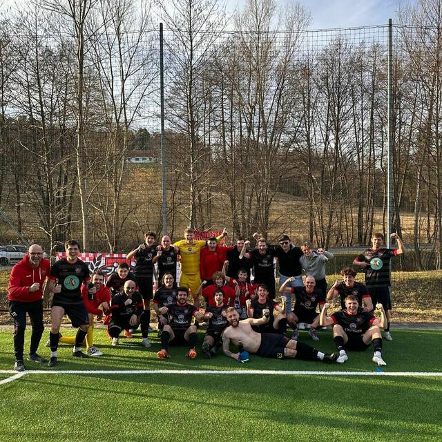 Die "Frühstarter" aus Mariatrost sicherten sich im ersten Unterhausderby des Jahres einen klaren 4:0 Sieg gegen LUV.  | Foto: FB/JSV Mariatrost