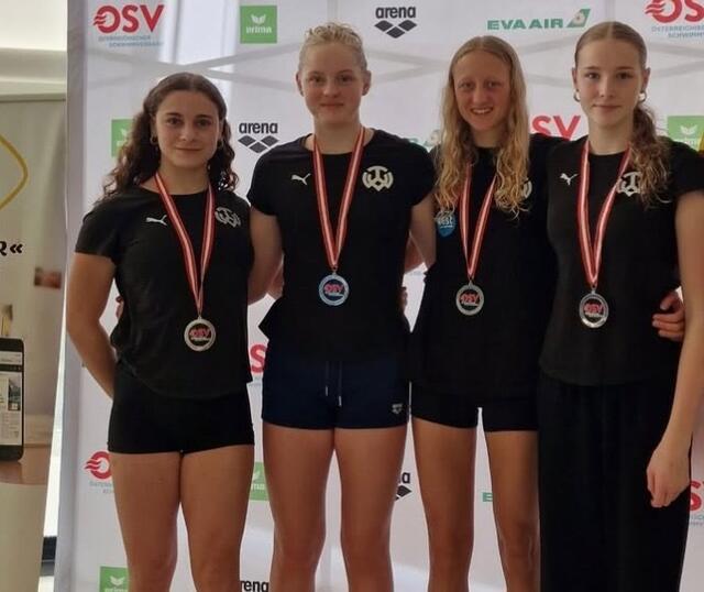 Silber für den Wassersportverein in 4x50 m Freistil Staffel Damen: Elina Schweitzer, Mona Sailer, Antonia Mihurko, Claire Gnemmi | Foto: TWV Telfs