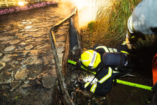Insgesamt standen fünf Atemschutztrupps der verschiedenen Feuerwehren im Einsatz. | Foto: FF Hennersdorf/Stur