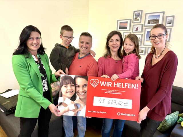 MeinBezirk NÖ-Chefredakteurin Karin Zeiler, Benjamin, Nikolaus, Judith und Caroline Lausch, Redakteurin Hollabrunn Alexandra Goll | Foto: Sandra Schütz/Alexandra Goll