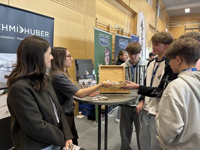 Großes Interesse herrschte bei den jungen Besucherinnen und Besuchern. | Foto: Emanuel Hasenauer