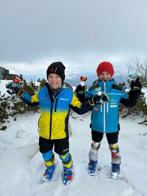 Jakob Reiter und Frieda Bauer freuten sich über die erfolge am Feuerkogel. | Foto: ASKÖ Dachstein West Bad Goisern